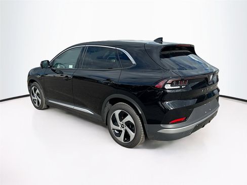 New 2025 VinFast VF 8 Eco image 5