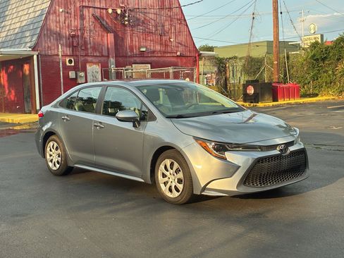 Used 2020 Toyota Corolla LE FWD image 4