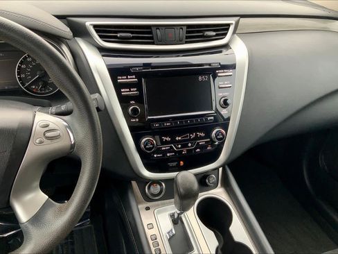 Used 2017 Nissan Murano S image 6