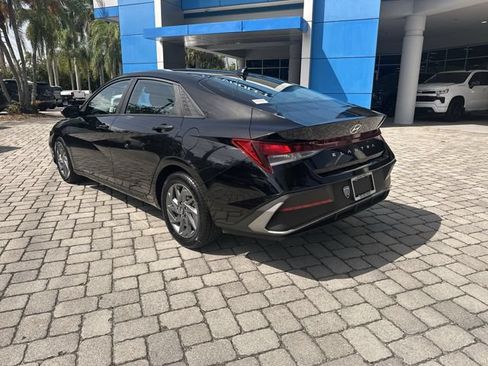 Used 2024 Hyundai Elantra SEL FWD image 34