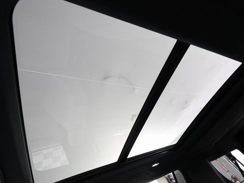 Used 2025 Chevrolet Suburban Premier image 30