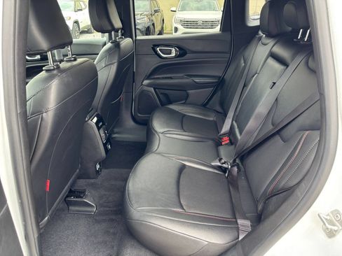 Used 2025 Jeep Compass Trailhawk AWD/4WD image 25