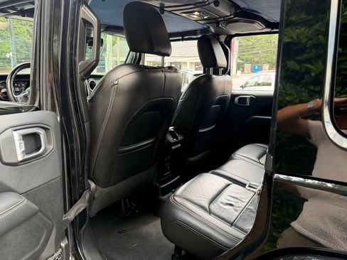 Used 2019 Jeep Wrangler Unlimited Sahara w/ Quick Order Package 24M Moab AWD/4WD image 30