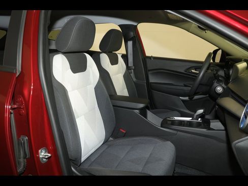 Used 2024 Chevrolet Trax LS w/ LS Convenience Package image 27