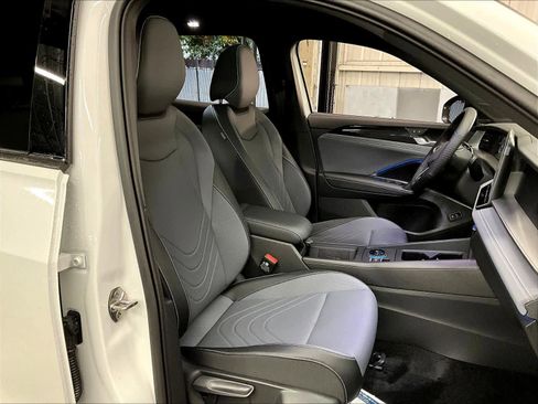 New 2026 Volkswagen Tiguan SE R-Line image 30