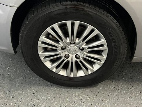 Used 2013 Chrysler Town & Country Touring-L w/ Driver Convenience Group FWD image 9
