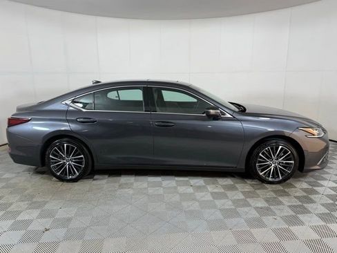 Used 2025 Lexus ES 350 w/ Premium Package image 9