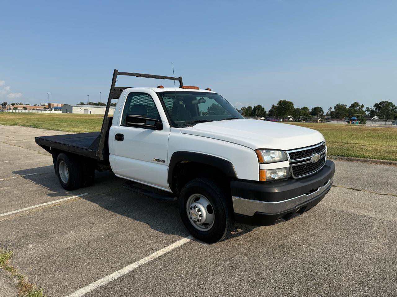 Used 2007 Chevrolet Silverado 3500 2WD Regular Cab image 2