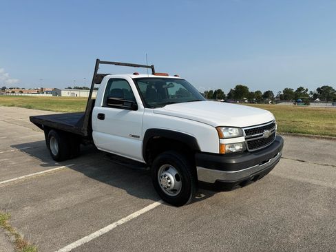 Used 2007 Chevrolet Silverado 3500 2WD Regular Cab image 2