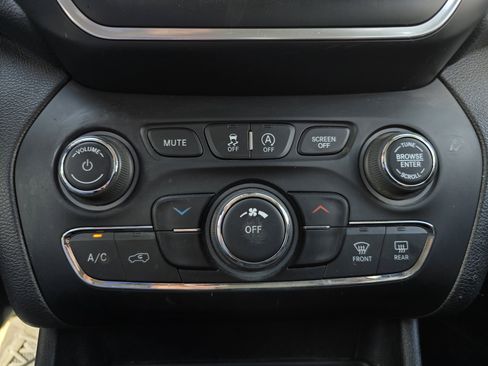 Used 2021 Jeep Cherokee Latitude Lux w/ Sun & Sound Group image 23