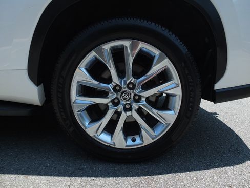Used 2020 Toyota Highlander Limited FWD image 10
