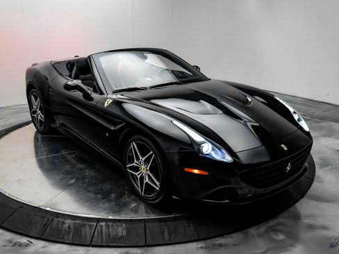 Used 2016 Ferrari California T image 27