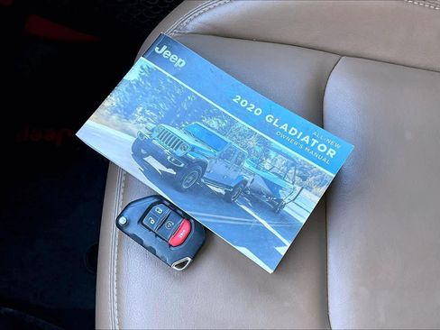 Used 2020 Jeep Gladiator Overland image 19