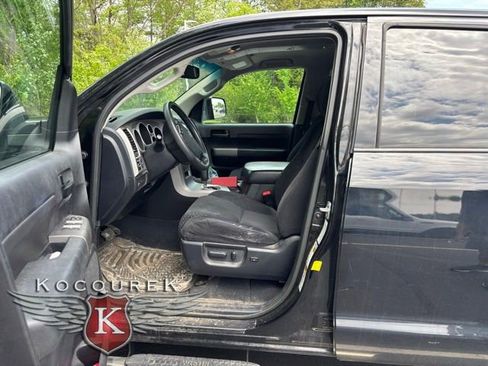 Used 2013 Toyota Tundra 4x4 CrewMax w/ SR5 Pkg image 8