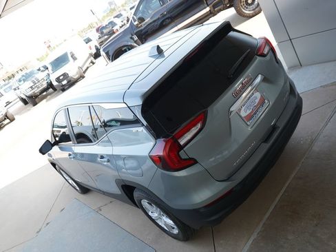 Used 2024 GMC Terrain SLE AWD/4WD image 13