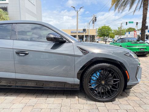 Used 2025 Lamborghini Urus SE image 22