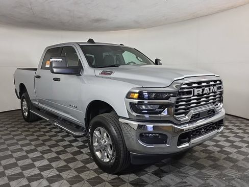 Certified 2026 RAM 2500 Big Horn AWD/4WD image 3