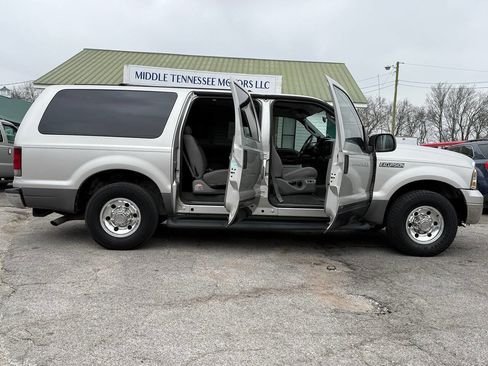 Used 2005 Ford Excursion XLT image 17
