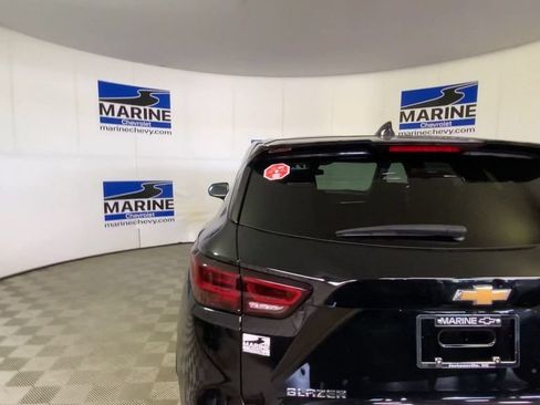 Used 2025 Chevrolet Blazer LT FWD image 9