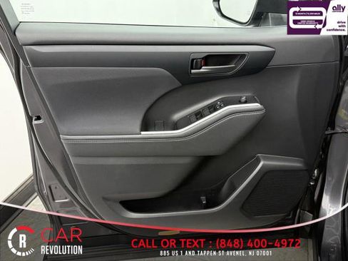 Used 2021 Toyota Highlander LE image 42
