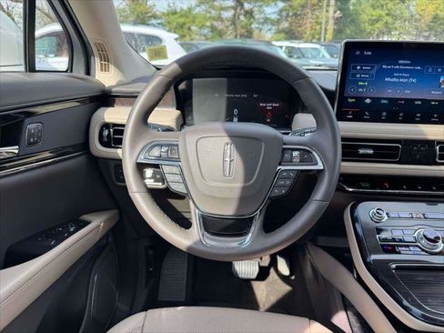 Used 2022 Lincoln Nautilus Reserve AWD/4WD image 23