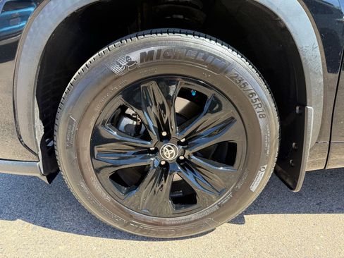 Used 2024 Toyota Highlander XLE image 47