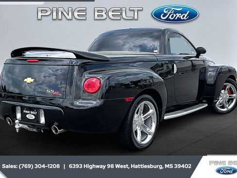 Used 2006 Chevrolet SSR w/ Preferred Equipment Group image 11