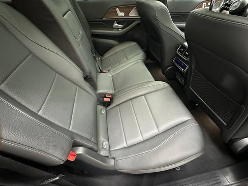 Certified 2025 Mercedes-Benz GLS 450 4MATIC image 18