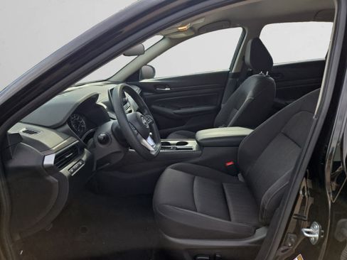 Used 2025 Nissan Altima 2.5 SV FWD image 8