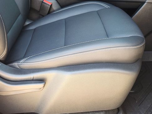 Used 2024 Chevrolet Traverse LT w/ Midnight/Sport Edition image 28