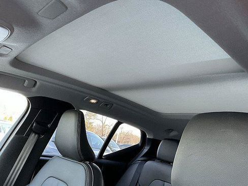Certified 2025 Volvo XC40 B5 Plus AWD/4WD image 17