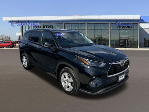 Used 2023 Toyota Highlander LE AWD/4WD image 7