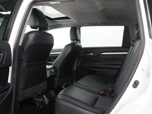 Used 2018 Toyota Highlander XLE AWD/4WD image 18