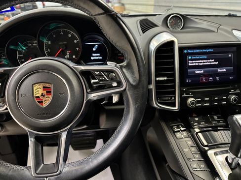 Used 2018 Porsche Cayenne AWD/4WD image 17