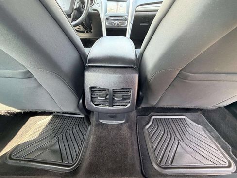Used 2017 Ford Fusion SE w/ Fusion SE Technology Package FWD image 26