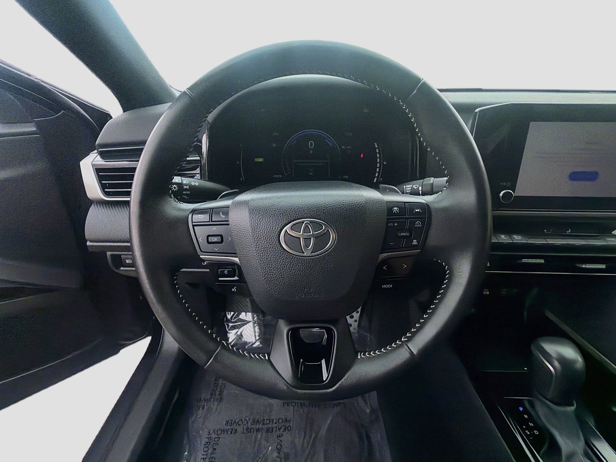 Used 2025 Toyota Camry SE FWD image 18