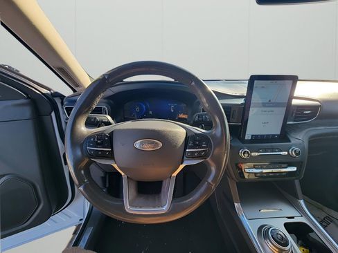 Used 2020 Ford Explorer Platinum w/ Premium Technology Package image 12