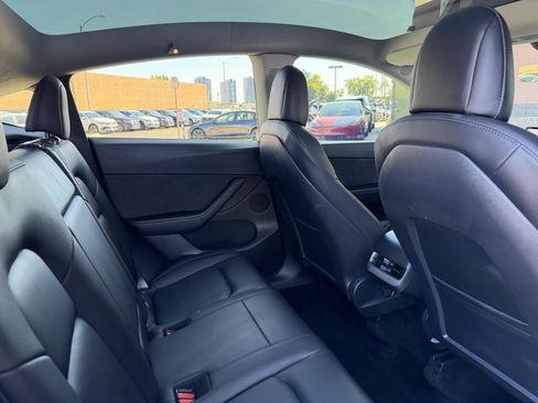 Used 2020 Tesla Model Y Long Range image 38