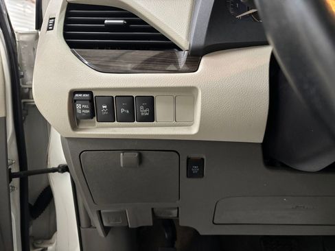 Used 2016 Toyota Sienna XLE Premium AWD/4WD image 14