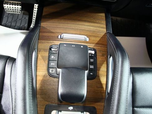 Used 2025 Mercedes-Benz GLS 450 4MATIC image 22