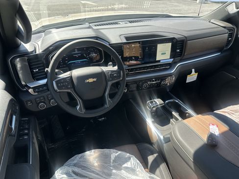 New 2026 Chevrolet Silverado 1500 High Country w/ High Country Premium Package AWD/4WD image 9