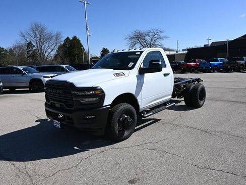 New 2026 RAM 3500 Tradesman AWD/4WD image 14