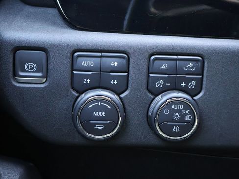 Used 2024 Chevrolet Silverado 2500 LTZ AWD/4WD image 37