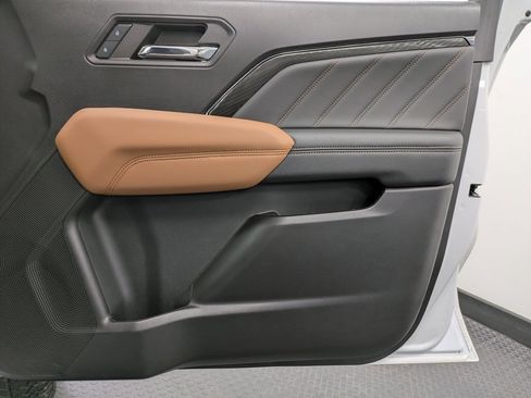 Used 2024 GMC Canyon AT4 w/ AT4 Premium Package image 27