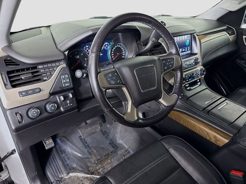 Used 2020 GMC Yukon XL Denali w/ Denali Ultimate Package image 9