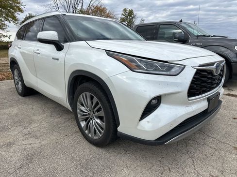 Used 2020 Toyota Highlander Platinum image 2