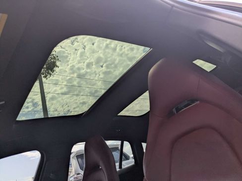 Used 2022 Porsche Panamera RWD image 30