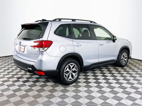 Used 2024 Subaru Forester Premium image 9