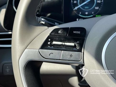Certified 2025 Hyundai Elantra SEL FWD image 29