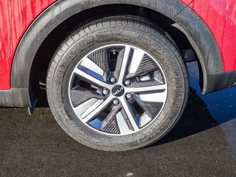 Used 2022 Kia Niro LXS image 10